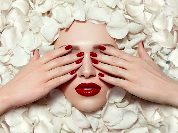 Unghie autunno 2022: quali sono i colori must per una nail art di tendenza